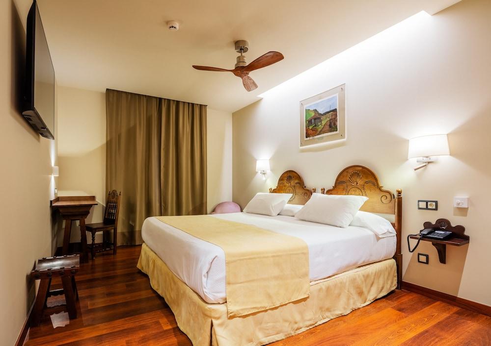 Don Paco Hotel Llanes Bagian luar foto
